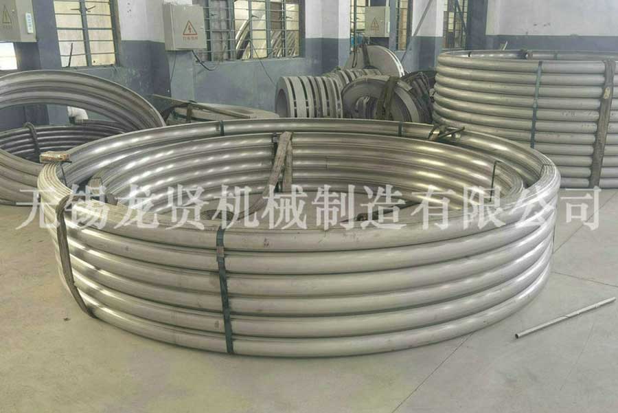 高速公路上的半圓管！