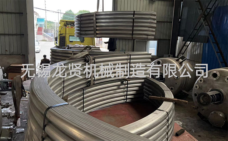 封頭上半管碰見接管怎么繞？